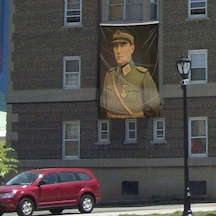 Üniformalı Atatürk Poster Cephe Bayrak 300x450cm -3x4,5 Metre 1
