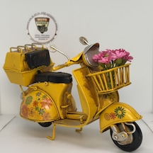 Nostaljik Çiçekli Sarı Scooter - 17 Cm Dekoratif Motosiklet Modeli