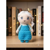 Soğuk Kalpli Prenses Amigurumi Örgü Oyuncak - Çizgi Film Karakteri Hediyelik Figür 11 Cm
