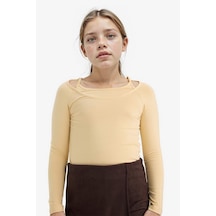 DeFacto Kız Çocuk Slim Fit Dar Kesim Kaçık Yaka Baskılı Fitilli Kaşkorse Uzun Kollu Tişört D9237A825SPBG362