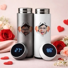 Bk Gift Kişiye Özel Karikatürlü Filtreli Dijital Göstergeli Gümüş&beyaz 2li Çelik Termos -1, Sevgiliye Hediye, Sevgililer Günü Hediyesi Kobitmeyencom3 Renkli