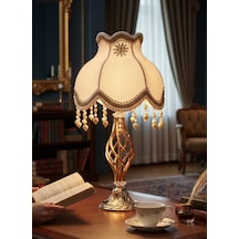 Beyaz Lulu Broşlu Kadife Başlık Gold Metal Burgulu Ayaklı Klasik Model Abajur 55x25cm