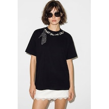 Kadın Fular Ve İnci Detaylı Bisiklet Yaka Oversize Basic T-shirt 360096 60286358 - Siyah
