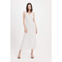 DeFacto A Kesim V Yaka Çizgili Maroken Askılı Maxi Elbise D4337AX24HSBK27 DeFacto A Kesim V Yaka Çizgili Maroken Askılı Maxi Elbise D4337AX24HSBK27