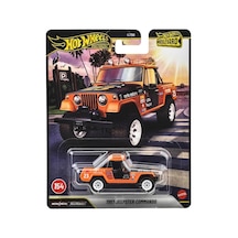 Premium Boulevard, 1967 Jeepster Commando