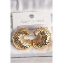 Pirinç Gold Renk Yılan Sırtı İşlemeli Yarım Halka Model Kadın Küpe Çok Renkli