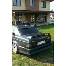 Mercedes 190 Bagaj Spoyleri