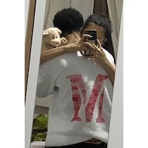M Harfli Öpücük Kiss Design Tişört Beyaz