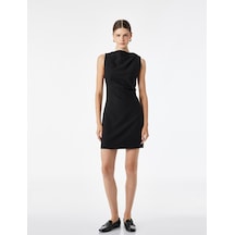 Koton Slim Fit Aksesuarlı Drapeli Kolsuz Bisiklet Yaka Mini Elbise Siyah 7wak80003pw
