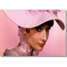 Cakasepetim Audrey Hepburn Pembe Şapkalı Ve Elbiseli Yakın Çekim Ahşap Mdf Tablo