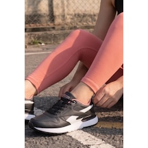 In Step Pure Comfort: Siyah-beyaz Modern Şehir Ve Yürüyüş Ayakkabısı Siyah Beyaz