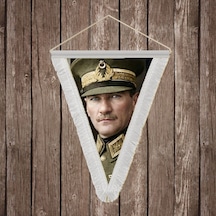 Üniformalı Atatürk Portresi Yakın Çekim Beyaz Saçaklı Üçgen Flama Bayrak Hatıra Flama Ata66 Diğer