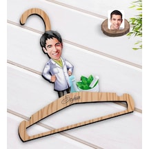Kişiye Özel Erkek Eczacı Karikatürlü Standart Boy Ahşap Elbise As