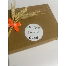 Herşey Seninle Güzel Siyah Yazılı Yuvarlak Yapışkanlı Etiket 4x4 Cm 120 Adet