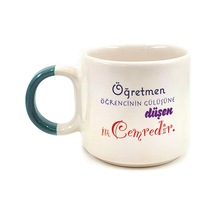 Öğretmen Öğrencinin Gülüşüne Düşen İlk Cemredir Baskılı Yeşil Kulplu P Kupa