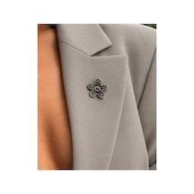 Essentials Collection Odette Siyah Taşlı Kırmızı Detaylı Silver Çiçek Figürlü Kadın Broş Gümüş Gümüş
