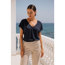 Kadın Koyu Lacivert Viskon Ön Arka V Yakalı T-shirt Yarasa Kol Relaxed Bluz Çok Renkli