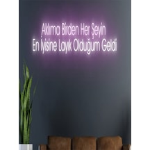 Aklıma Birden Her Şeyin En Iyisine Layık Olduğum Geldi Yazılı Neon Tabela Pembe