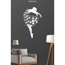 Zarafetin Dansı: Yaprak Detaylı Balerin Metal Duvar Tablosu - Metal Duvar Sanatı - Gümüş - 20 X 30 Cm