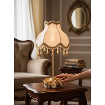 Ekru Kadife Kaplı Çiçek Dekorlu Gold Şeritli Başlık Çiçekli Gold Metal Ayaklı Klasik Abajur 50x25cm