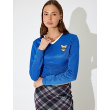 Koton Koton X İnji - V Yaka Kolej Nakışlı Biyeli Gipeli Uzun Kollu Slim Fit Tişört Lacivert 5wal10695ık Lacivert