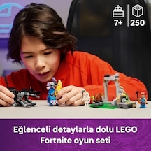 Fortnite Muzaffer Ve Tamirci Çırağı&apos Nın Kampı 77075-7 Yaş Ve Üstü Kız Ve Erkek Çocuklar İçin Tamirci Çırağı Ve İskelet Dahil Video Oyunu Figürleri İçeren Yaratıcı Oyuncak Yapım Seti 250 Parça