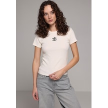 Colin's Colins Slim Fit Yuvarlak Yaka Nakışlı Kadın Ekru Kısa Kol Tişört Cl1079664 Q1.v1 Ecr
