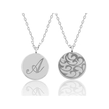 Gümüş Arkası Desenli Harfli Plaka Kolye - Colorname: Gümüş / Varyantbarcode: Pt0580044 / Colorpicture: Https://www.gumush.com/img/products/pt0580044 Td 1.jpg