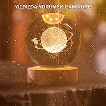 Kız Figürlü Sarı Cam Küre Işıklı Büyük Boy Ahşap Standlı Dekor Çok Renkli