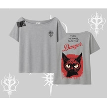 Tarzsokak Gotik Kedi Arka Baskılı Kayık Yaka Tshirt Gri