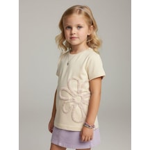 Zekids Kız Çocuk Çiçek Nakışlı Tasarım T-shirt-16889 Krem Zekids Kız Çocuk Çiçek Nakışlı Tasarım T-shirt-16889 Krem