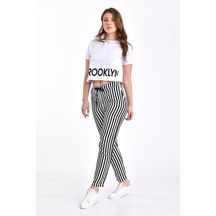 Brooklyn Baskılı Beyaz Tişört Ve Çizgili Siyah Pantolonlu Takım 001