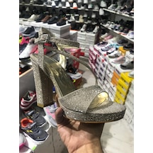 Platformlu Taşlı Sandalet Gold