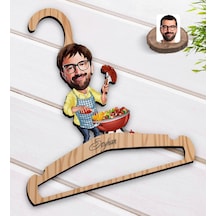 Kişiye Özel Erkek Mangalcı Karikatürlü Ahşap Elbise Askısı-1 Ahşap
