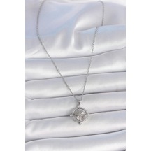 Zarif Kadın İçin Silver Çelik Zincir Zirkonlu Pusula Kolye Metalik