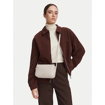Calvin Klein Kadın Marka Logolu Günlük Kullanıma Uygun Ekru El Çantası Lv04f3276g Acg