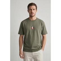 Elemge %100 Pamuk Compact Penye Süprem Haki Penguen Nakışlı Trend Fit Erkek Tok Kumaş T-shirt Rahat Kesim
