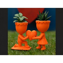 3d Baskı Aşk Saksısı - Kalp Tutan Çift Figürlü Dekoratif Saksı - Turuncu