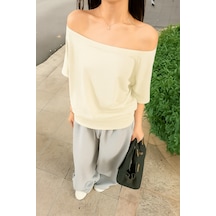 Kırık Beyaz Kadın Düşük Omuz Kayık Yaka Oversize T-shirt Kırık Beyaz