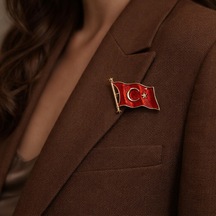Kırmızı Bayrak Figürlü Metal Broş Gold Çerçeveli Ay Yıldız Tasarım Açık Gri