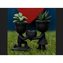 3d Baskı Aşk Saksısı - Kalp Tutan Çift Figürlü Dekoratif Saksı - Siyah