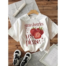 Vintage Tarzı Çilek Baskılı Kadın Oversize Krem Tişört - Pamuklu Ve Rahat Beyaz