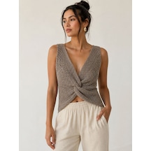 Neden Tekstil Twist Knot Detaylı Premium Kadın Triko Bluz V Yaka Örgü Dokulu Şık Crop Tasarım - Bej