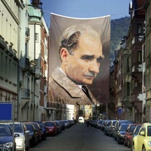 Mustafa Kemal Atatürk Yan Portre Cephe Poster Bayrak -400x600 Cm -4x6 Metre 1