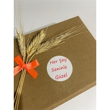 Herşey Seninle Güzel Kırmızı Yazılı Yuvarlak Yapışkanlı Etiket 5x5 Cm 100 Adet