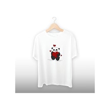 Kırmızı Kalbe Sarılmış Panda Detaylı Unisex Tişört Beyaz