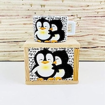 Ahşap Kutusunda Mutlu Aşıklar Penguen Tasarım Kupa Bardak Açık Ahşap