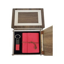 Özel Ahşap Kutulu Kırmızı Deri Defter Ve Anahtarlık Set Açık Gri