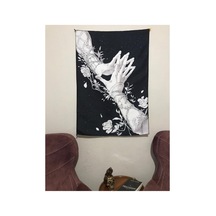 Kavuşan Eller Black And White Desenli Tasarım Duvar Halısı