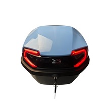 Işıklı + Sırt Dayamalı 33 Litre Motosiklet Çantası Açık Mavi